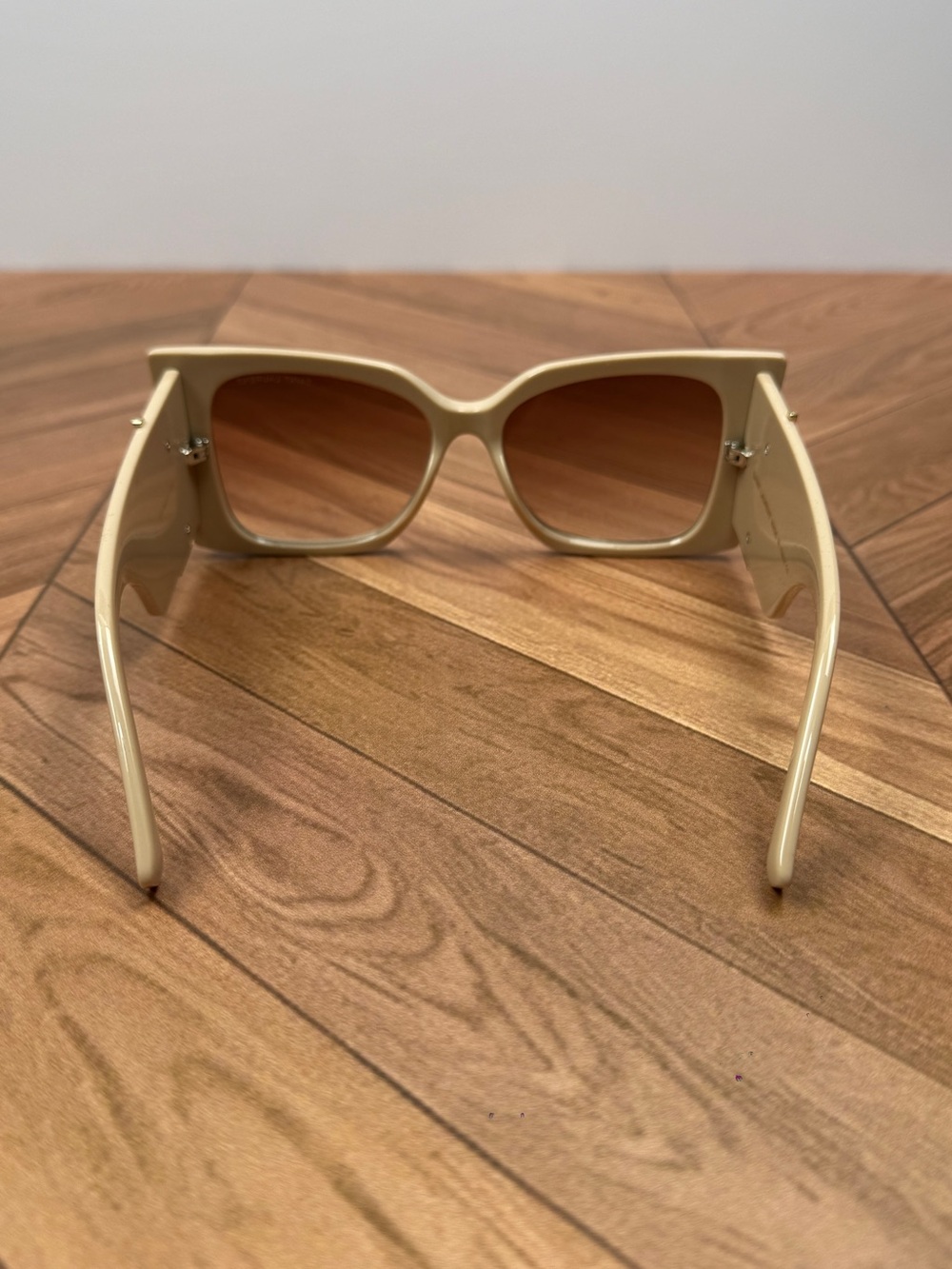 Saint Laurent Beige Cat-Eye Sunglasses - Picture 5 of 7